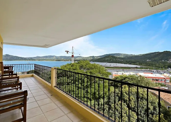 Remodeled Top-floor With Stunning Wrap-around Balcony Offering Mountain, Ocean & Marina Views Hébergement de vacances Playa Flamingo