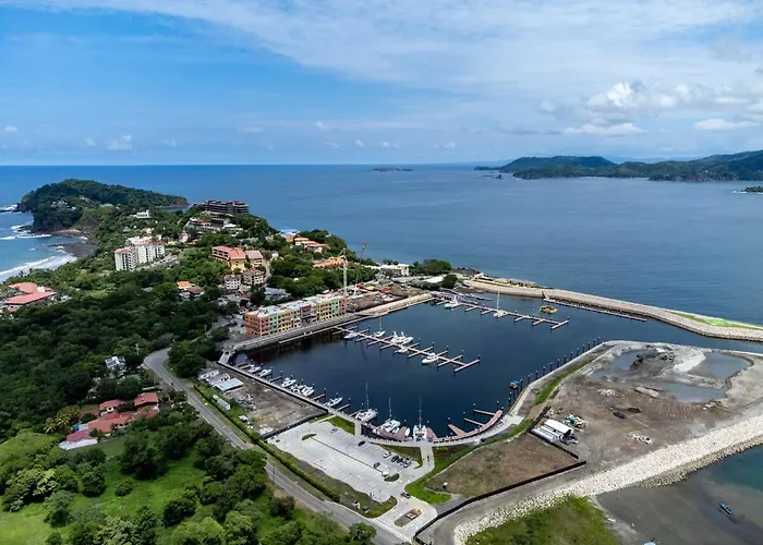 Hébergement de vacances Remodeled Top-floor With Stunning Wrap-around Balcony Offering Mountain, Ocean & Marina Views Playa Flamingo