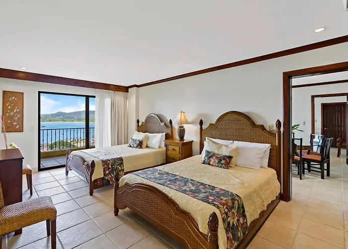 Remodeled Top-floor With Stunning Wrap-around Balcony Offering Mountain, Ocean & Marina Views Hébergement de vacances Playa Flamingo