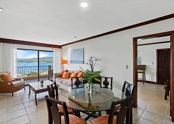 Remodeled Top-floor With Stunning Wrap-around Balcony Offering Mountain, Ocean & Marina Views Hébergement de vacances *