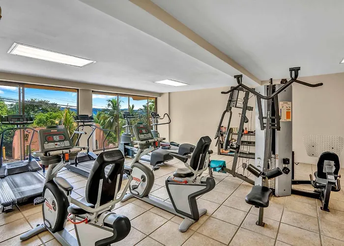 Remodeled Top-floor With Stunning Wrap-around Balcony Offering Mountain, Ocean & Marina Views *